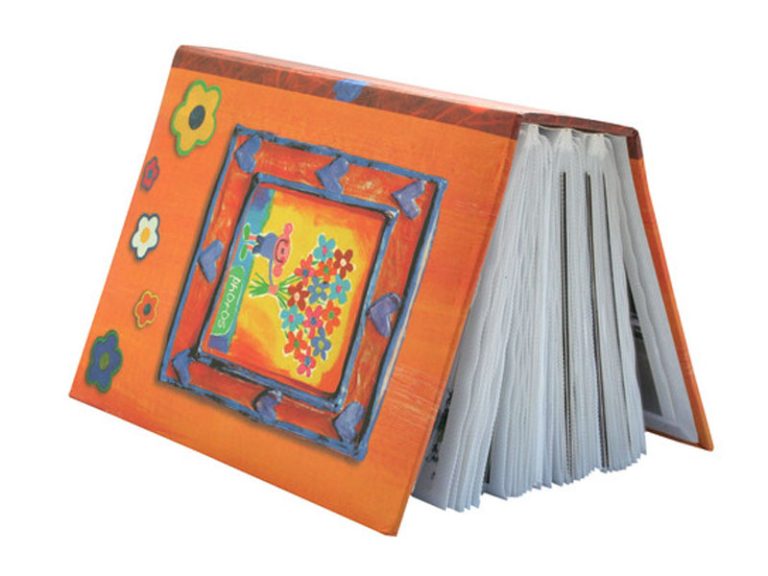 Album-cu-poze-amintiri-nostalgii-vremuri-trecute