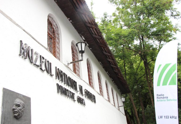 Lada-de-zestre-la-Muzeul-Satului