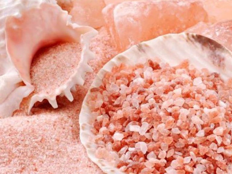 Sarea-roz-de-Himalaya-recunoscuta-pentru-efecte-sale-curative-energizante-revigorante-si-de-detoxifiere